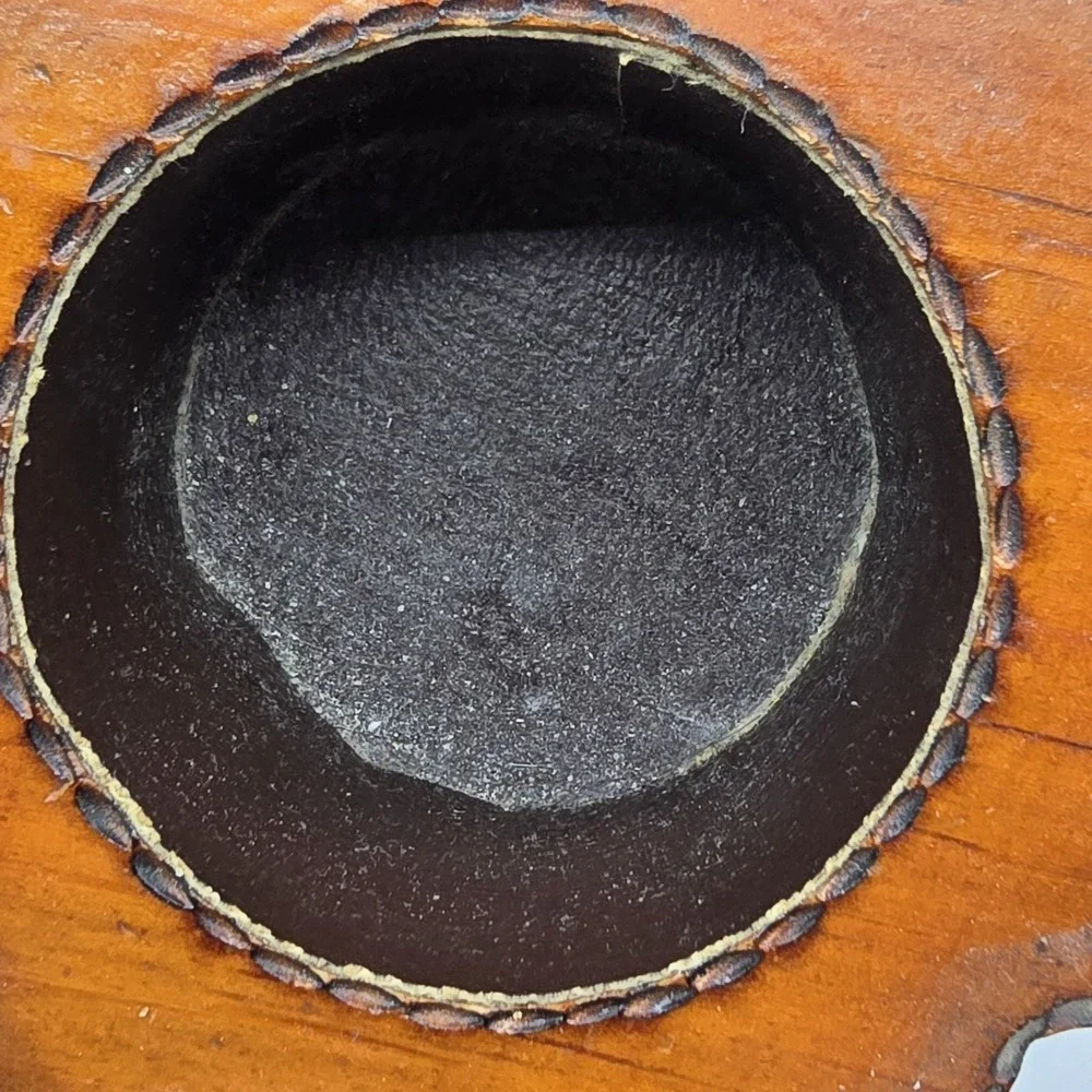 Beautiful Antique Vtg Hand Carved HEART Powder or TRINKET BOX‎ Floral